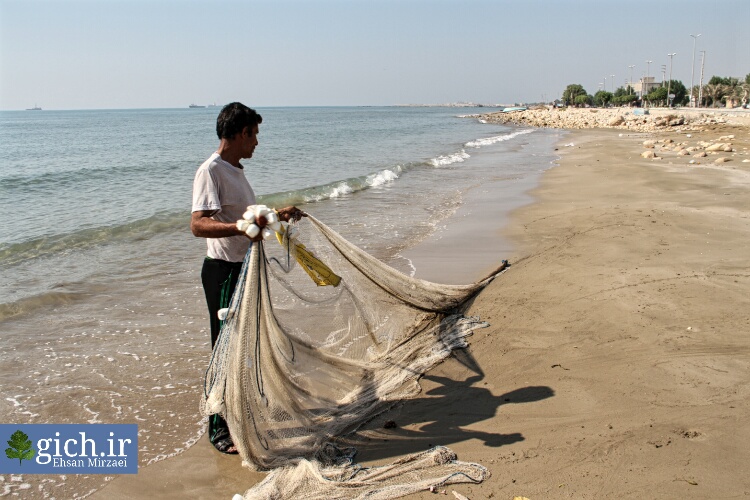 صید-سنتی-ماهی-در اندک-ساحل-ماسه‌ای-بندر-دیّر-عکاس-احسان-میرزائی-سایت-گیچ