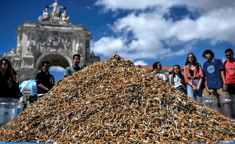 ته سیگار در مرکز لیسبون پرتغال مجله گیچ